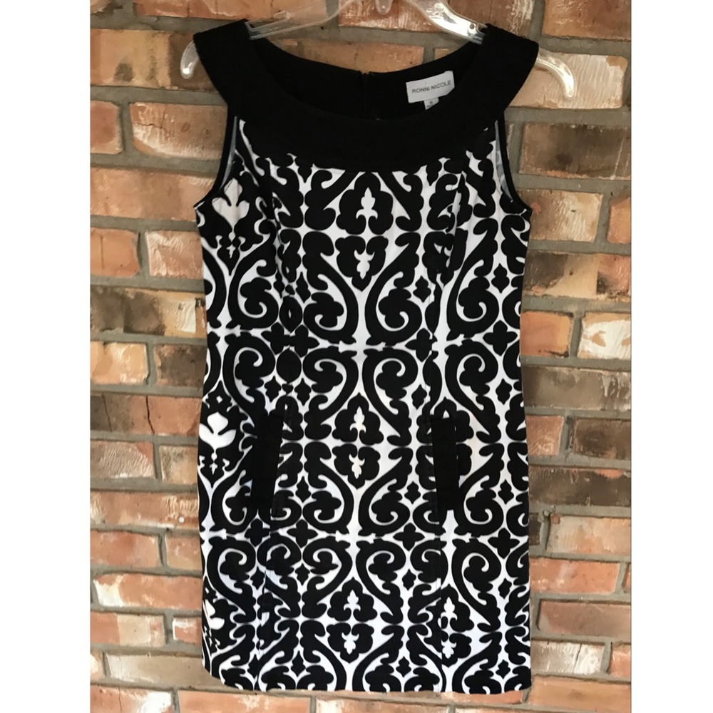 Ronni Nicole Women’s Black and White Print Sleeveless Shift Dress Size 6